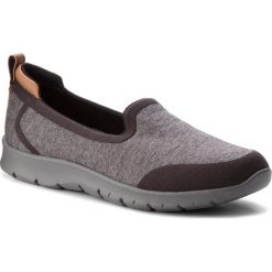 Półbuty CLARKS - Step Allena Lo 261340054 Black. Szare półbuty damskie Clarks, bez wzorów, z materiału, bez obcasa, na płaskiej podeszwie. W wyprzedaży za 169.00 zł.