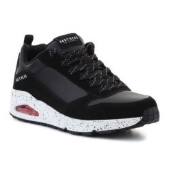 Buty Skechers 232153-BKW czarne. Czarne buty sportowe na co dzień męskie z materiału, bez zapięcia. Za 476.57 zł.