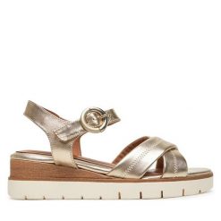 Sandały Tamaris. Żółte sandały damskie Tamaris, bez wzorów, bez obcasa, na koturnie. Za 219.99 zł.