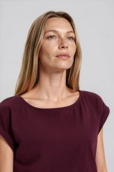 Gładki t-shirt burgundowy. Czerwone t-shirty damskie MOODO, l, bez wzorów, z bawełny, bez kołnierzyka. Za 39.99 zł.