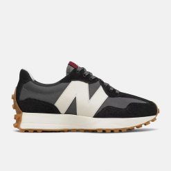 Buty New Balance 327 Damskie Czarne. Czarne obuwie do biegania damskie New Balance. Za 753.99 zł.