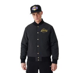 Kurtka męska New Era NBA Script BP Bomber Los Angeles Lakers. Czarne kurtki męskie New Era, m, bez wzorów, bez kaptura. Za 449.99 zł.