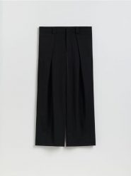 Spodnie loose fit - czarny. Czarne spodnie materiałowe męskie Reserved, bez wzorów, z tkaniny. Za 149.99 zł.