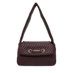 Torebka Guess. Czerwone torebki klasyczne damskie Guess, z aplikacjami, bez dodatków. Za 349.99 zł.
