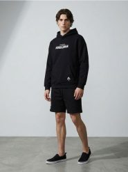 Szorty comfort Star Wars The Mandalorian - czarny. Czarne szorty męskie Sinsay, bez wzorów, retro. Za 49.99 zł.