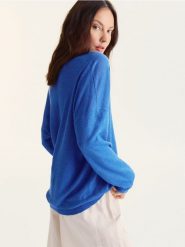 Lniany sweter - niebieski. Niebieskie swetry klasyczne damskie Reserved, l, ze lnu, bez kołnierzyka. Za 199.99 zł.