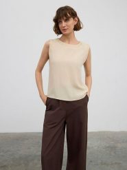 BGN Bluzka w kolorze beżowym rozmiar: 38. Brązowe bluzki damskie BGN, bez wzorów, z wiskozy, bez kołnierzyka, bez ramiączek. Za 74.46 zł.