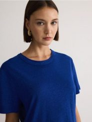 T-shirt z wiskozą i lnem - niebieski. Niebieskie t-shirty damskie Reserved, l, bez wzorów, z dzianiny, bez kołnierzyka. W wyprzedaży za 59.99 zł.