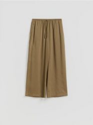 Spodnie z lyocellu - warm olive. Zielone spodnie materiałowe damskie Reserved, bez wzorów, z lyocellu. Za 119.99 zł.