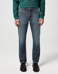 MESKIE SPODNIE WRANGLER LARSTON OCEAN STORM 112371027. Spodnie materiałowe męskie Wrangler, bez wzorów, z jeansu. Za 219.99 zł.