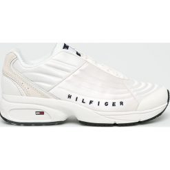 Tommy Jeans - Buty. Białe buty sportowe na co dzień damskie Tommy Jeans, bez wzorów, z jeansu. W wyprzedaży za 399.90 zł.