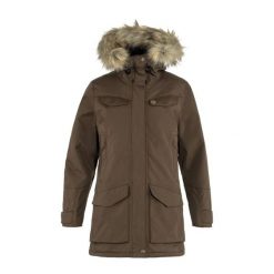 Kurtka puchowa damska Fjällräven Nuuk Parka. Brązowe kurtki damskie Fjällräven, na zimę, bez wzorów, z puchu, bez kaptura. W wyprzedaży za 2,090.10 zł.