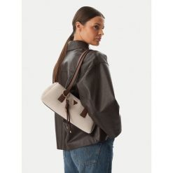 Torebka Guess. Białe torebki klasyczne damskie Guess, z aplikacjami, bez dodatków. Za 484.99 zł.