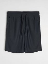 Szorty basic - niebieski. Niebieskie szorty męskie Sinsay, bez wzorów. Za 39.99 zł.