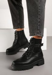 Czarne Botki Workery w Rockowym Stylu z Ozdobną Sprzączką Elviratte. Czarne botki damskie Born2be, bez obcasa, na płaskiej podeszwie, bez zapięcia. Za 159.99 zł.