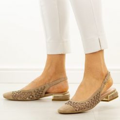 Beżowe skórzane sandały damskie DiA 3019. Brązowe sandały damskie DiA, bez wzorów, ze skóry, bez obcasa, na obcasie. Za 399.00 zł.