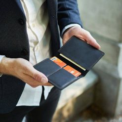 Portfel Brødrene SW01 Czarny. Czarne portfele męskie Brødrene, bez wzorów, z materiału. Za 76.99 zł.