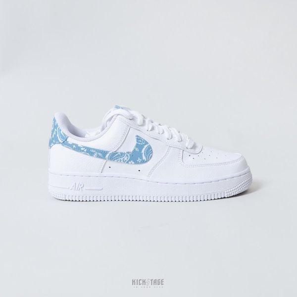 Buty sportowe damskie Nike Air Force 1 '07 ESSENTIAL. Białe buty sportowe na co dzień damskie Nike, bez wzorów, do biegania, nike air force. Za 731.42 zł.