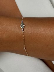 Les Petites Précieuses Pozłacana bransoletka z elementem ozdobnym rozmiar: onesize. Niebieskie bransoletki damskie Les Petites Précieuses, pozłacane. Za 82.99 zł.