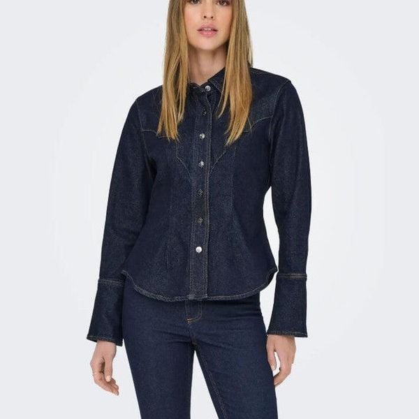 Only Koszula Perla LS Western Blue Denim. Niebieskie koszule damskie Only, l, bez wzorów, z denimu, biznesowe, bez kołnierzyka, bez ramiączek. Za 253.76 zł.