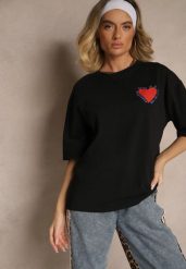 Czarny T-shirt z Bawełny Ozdobiony Sercem Ranira. Czarne t-shirty damskie Renee, z aplikacjami, z bawełny, bez kołnierzyka. Za 59.99 zł.