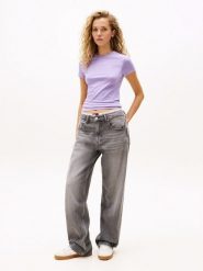 TOMMY JEANS Koszulka w kolorze lawendowym rozmiar: XL. Różowe bluzki damskie Tommy Jeans, xl, bez wzorów, z bawełny, bez kołnierzyka, bez ramiączek. Za 100.99 zł.