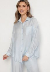 Jasnoniebieska Klasyczna Koszula o Kroju Oversize z Kieszonką Liorea. Niebieskie koszule damskie Born2be, l, bez wzorów, z jeansu, biznesowe, bez kołnierzyka, bez ramiączek. Za 109.99 zł.