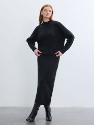 BGN Sweter w kolorze czarnym rozmiar: 38. Czarne golfy damskie BGN, bez wzorów, prążkowane, bez ramiączek. Za 121.99 zł.