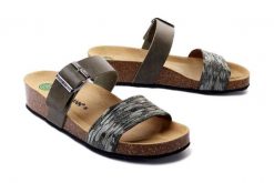 DR. BRINKMANN 700181-07 khaki, klapki profilaktyczne damskie. Zielone klapki damskie Dr. Brinkmann, bez wzorów, bez obcasa. Za 214.90 zł.