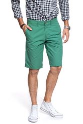 SPODENKI MUSTANG Classic Chino Short 1009613 6398. Zielone szorty męskie Mustang, bez wzorów, z materiału. W wyprzedaży za 79.99 zł.