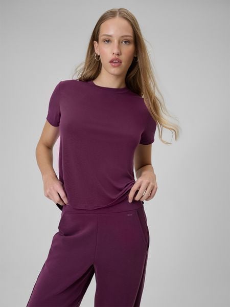 4F T-shirt regular gładki damski - fioletowy M. Czerwone t-shirty damskie 4f, m, bez wzorów, z dzianiny, bez kołnierzyka. Za 79.99 zł.