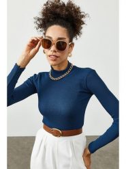 Lycalia Sweter w kolorze niebieskim rozmiar: onesize. Niebieskie golfy damskie Lycalia, bez wzorów, bez ramiączek. Za 48.85 zł.