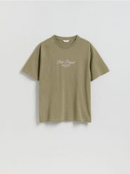 T-shirt relaxed z nadrukiem na plecach - jasny zielony. Zielone t-shirty męskie Reserved, l, bez wzorów, z bawełny, bez kołnierzyka. Za 69.99 zł.