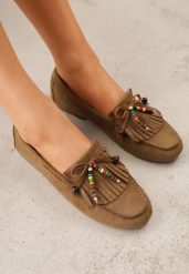 Ciemnobeżowe Mokasyny VICES z Wkładką ze Skóry Naturalnej i Ozdobnymi Koralikami Neni. Brązowe mokasyny damskie Born2be, z jeansu. Za 99.99 zł.
