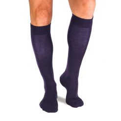 Skarpety uciskowe 3/4 z wełny merynosów, ciemnoniebieskie. Niebieskie skarpetki damskie OEM, bez wzorów, z wełny. W wyprzedaży za 92.32 zł.