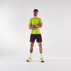Spodenki do biegania w terenie męskie Kiprun Run Ultra 900 2w1. Brązowe szorty męskie KIPRUN, na jesień, bez wzorów, z materiału, klasyczne. Za 179.99 zł.