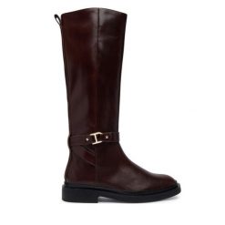 Kozaki Clarks. Brązowe kozaki damskie Clarks, bez obcasa, na płaskiej podeszwie. Za 779.99 zł.