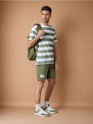 Szorty dresowe - zielony. Zielone szorty męskie Sinsay, z dresówki, bez kołnierzyka. W wyprzedaży za 27.99 zł.