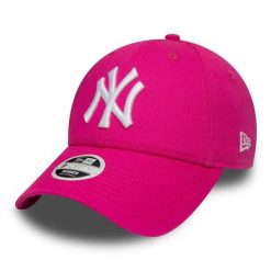 Czapka New Era League Essential 9Forty New York Yankees. Czerwone czapki zimowe damskie New Era. W wyprzedaży za 90.00 zł.