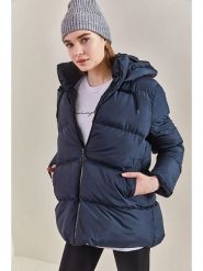 Bianco Lucci Kurtka zimowa w kolorze granatowym rozmiar: 38. Niebieskie kurtki damskie Bianco Lucci, na zimę, bez wzorów, z puchu, bez kaptura. Za 143.99 zł.