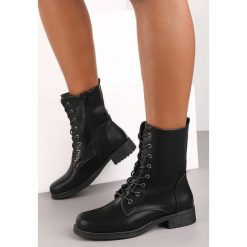Czarne Botki Voxrydar. Czarne botki damskie Renee, bez obcasa, na płaskiej podeszwie, bez zapięcia. Za 64.99 zł.