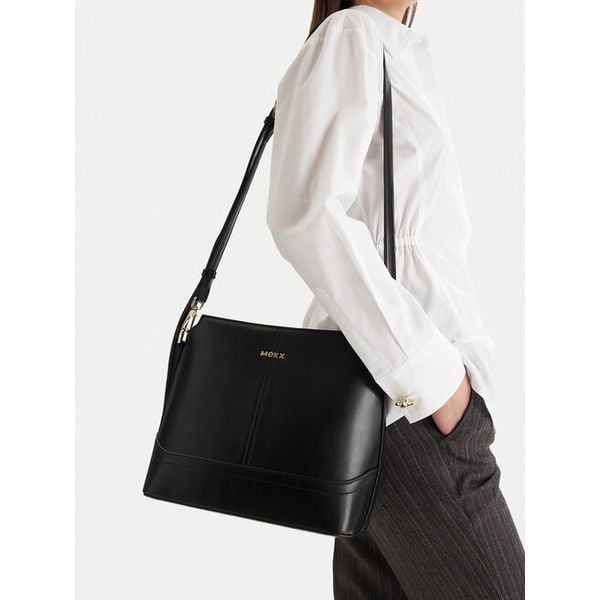 Torebka MEXX. Czarne listonoszki damskie Mexx, bez wzorów, bez dodatków. Za 179.99 zł.