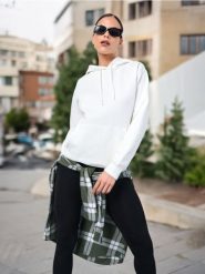 Bluza z kapturem - kremowy. Białe bluzy z kapturem damskie Sinsay, l. W wyprzedaży za 15.99 zł.