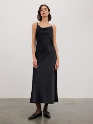 BGN Sukienka w kolorze czarnym rozmiar: 38. Czarne sukienki damskie BGN, na imprezę, bez wzorów, bez kołnierzyka, bez ramiączek, maxi. Za 201.08 zł.