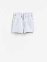 Strukturalne szorty regular fit - granatowy. Niebieskie szorty męskie Reserved, z bawełny, bez kołnierzyka. Za 119.99 zł.