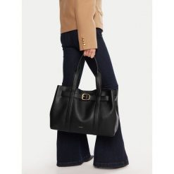 Torebka Calvin Klein. Czarne torebki klasyczne damskie CALVIN KLEIN, bez wzorów, bez dodatków. Za 431.99 zł.