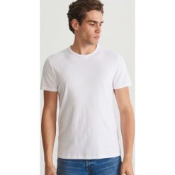 Gładki T-shirt - Biały. Białe t-shirty damskie Reserved, l, bez wzorów, bez kołnierzyka. Za 24.99 zł.