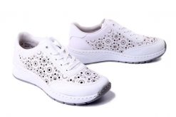 RIEKER N6506-80 white, półbuty letnie damskie. Białe półbuty damskie Rieker, w ażurowe wzory, bez obcasa, na koturnie. Za 287.92 zł.