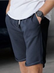 Szorty slim fit - granatowy. Niebieskie szorty męskie Sinsay, bez kołnierzyka. Za 39.99 zł.