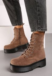 Ciemnobeżowe Botki na Platformie w Stylu Workerów z Imitacji Zamszu Justinata. Brązowe botki damskie Born2be, eleganckie, bez obcasa, na platformie, bez zapięcia. Za 169.99 zł.